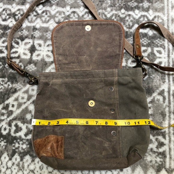 Crossbody canvas and leather travel bag - Picture 5 of 6